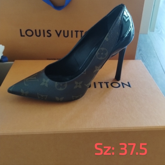 Heels - Picture 1 of 1